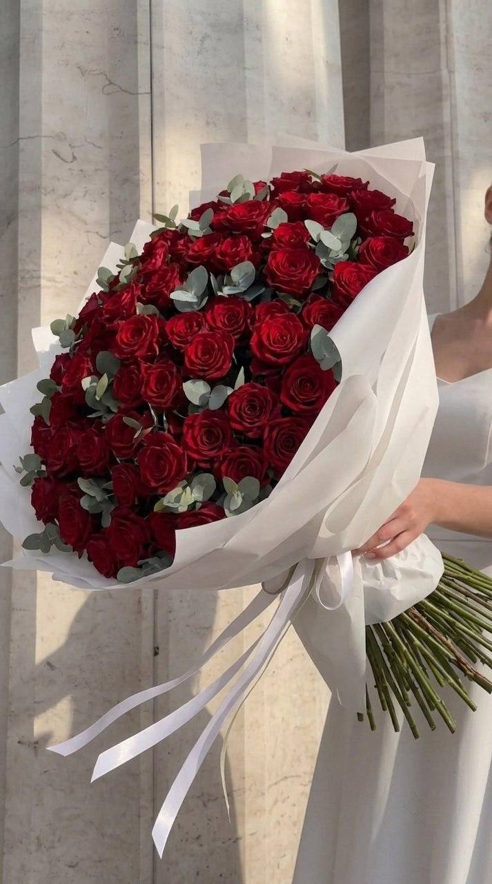 Моно-букет из 101 штучки красных роз